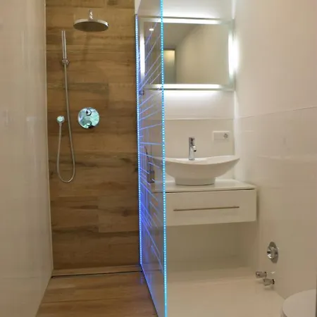 Lofer Mit Garten Und Schwimmbad Apartman *