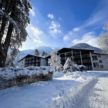 Apartment Grubhof Scholsspark, Lofer Mit Garten Und Schwimmbad