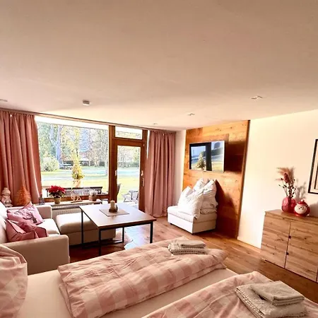 Apartment Grubhof Scholsspark, Lofer Mit Garten Und Schwimmbad Sankt Martin bei Lofer